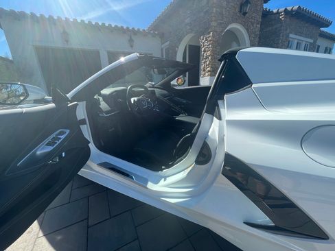 Used 2022 Chevrolet Corvette Stingray Convertible w/ Z51 Performance Package image 16