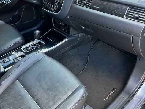 Used 2017 Mitsubishi Outlander SEL image 10