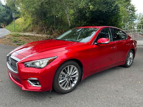 Used 2021 INFINITI Q50 Luxe w/ Cargo Package RWD image 4