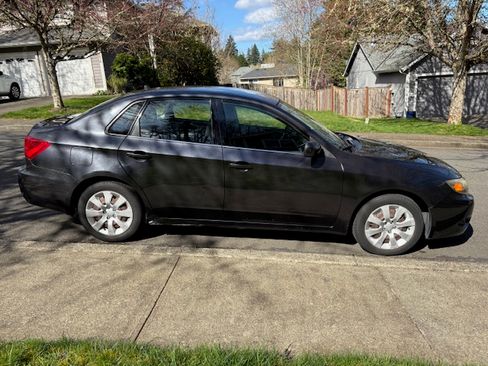 Used 2011 Subaru Impreza 2.5i image 2