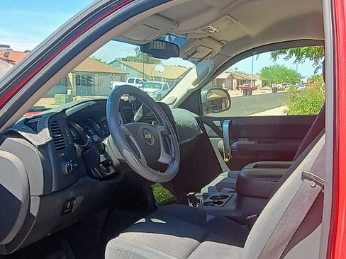 Used 2009 Chevrolet Silverado 2500 LT w/ Exterior Plus Package RWD image 5