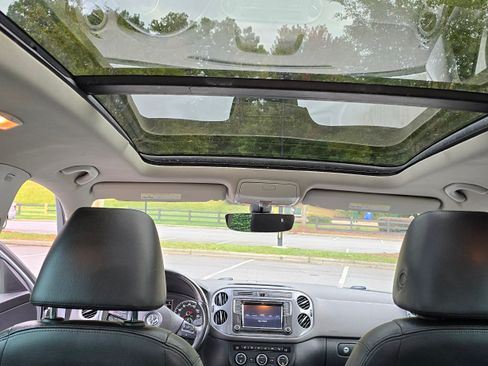 Used 2017 Volkswagen Tiguan Sport image 21