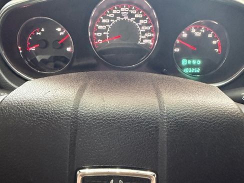 Used 2013 Dodge Avenger SE image 9