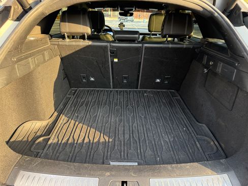 Used 2018 Land Rover Range Rover Velar R-Dynamic SE image 14