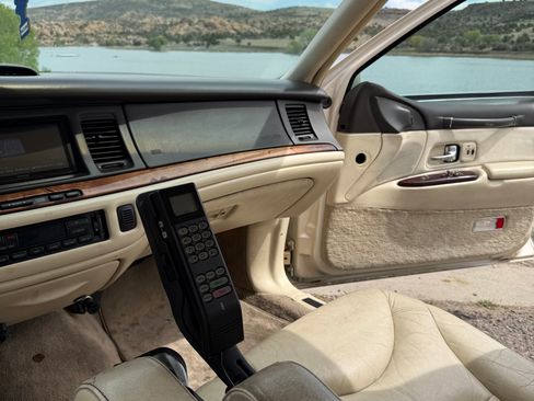 Used 1996 Lincoln Town Car Cartier image 9