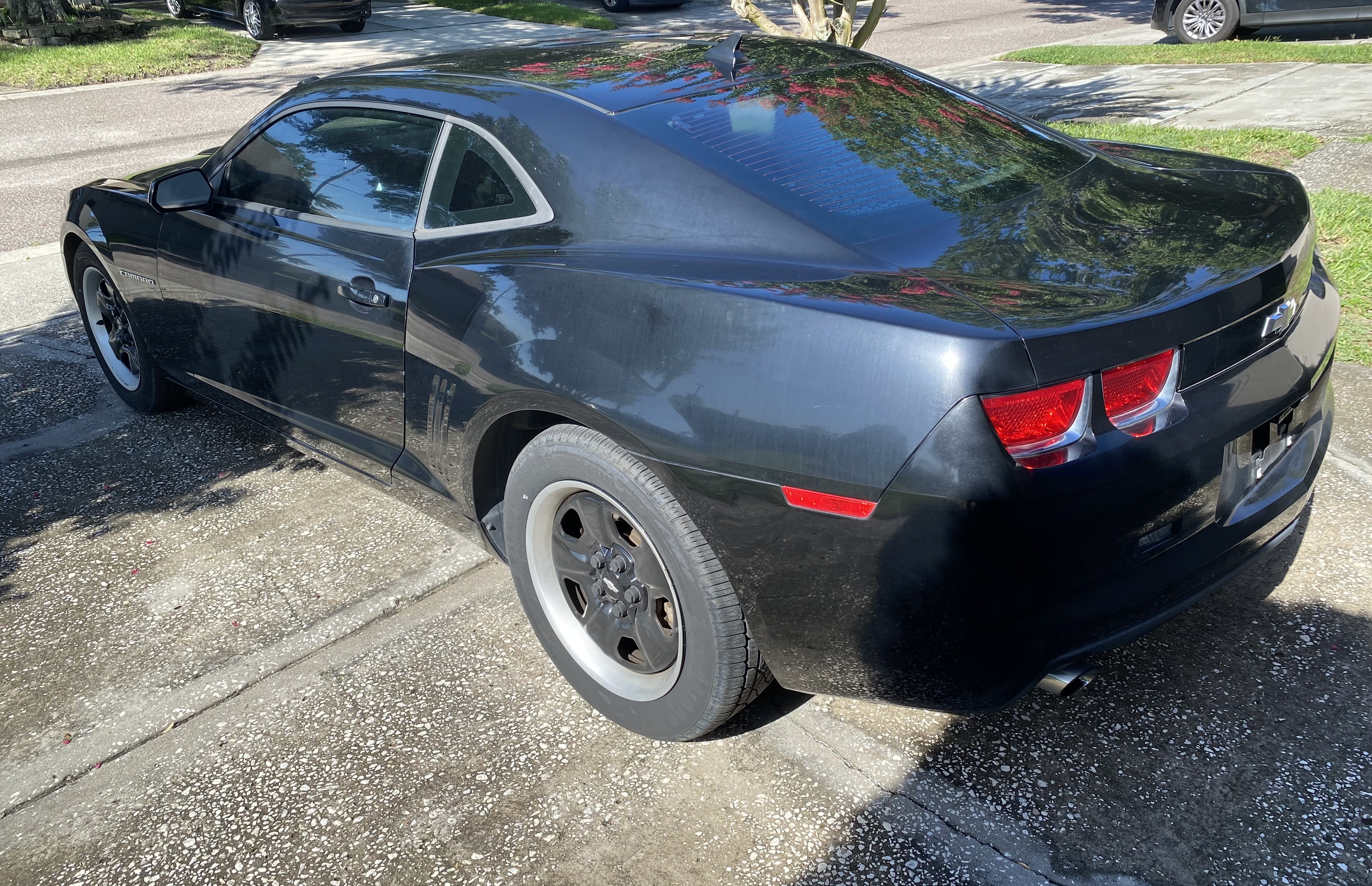 Used 2011 Chevrolet Camaro LS RWD image 10