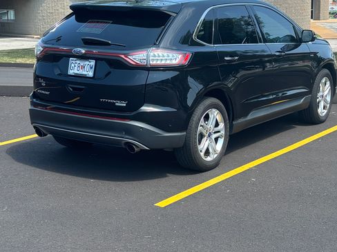 Used 2018 Ford Edge Titanium w/ Technology Package FWD image 8