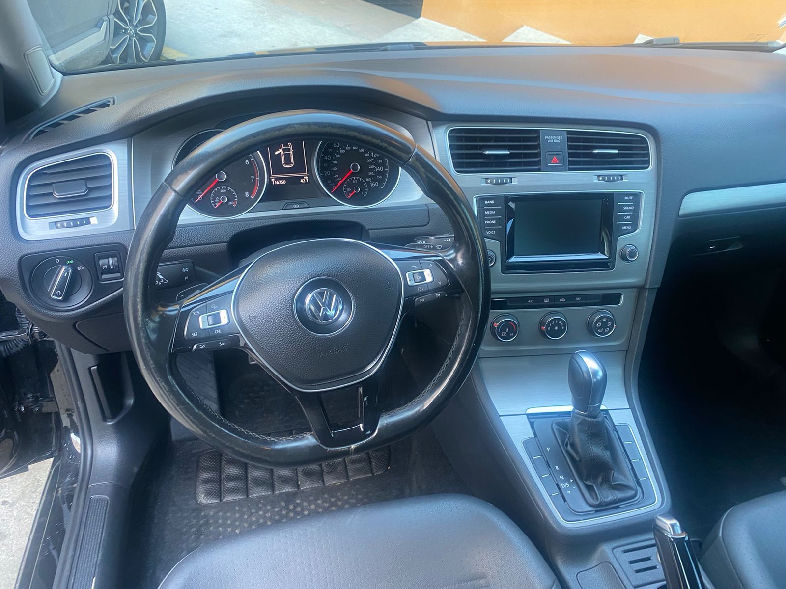 Used 2015 Volkswagen Golf S FWD image 10