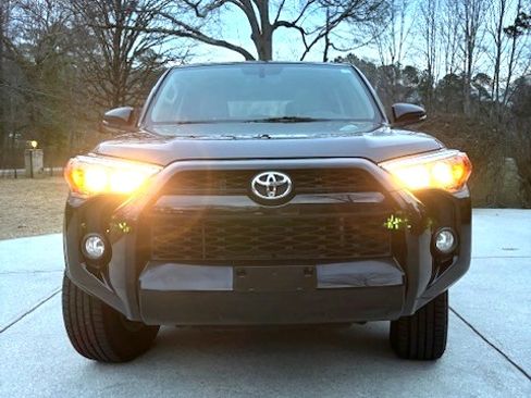 Used 2019 Toyota 4Runner SR5 Premium w/ Wilderness Package image 4