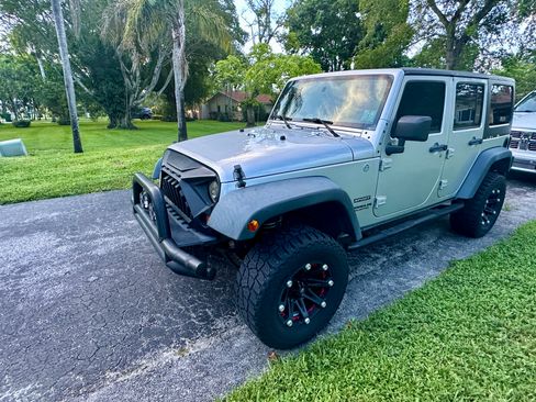 Used 2012 Jeep Wrangler Unlimited Sport AWD/4WD image 5
