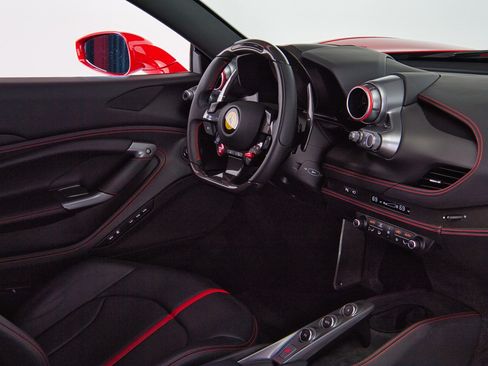 Used 2021 Ferrari F8 Tributo image 15