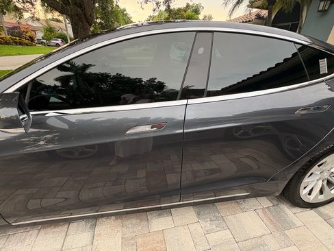 Used 2018 Tesla Model S 75D AWD/4WD image 29