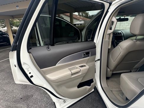 Used 2013 Lincoln MKX Sport Utility 4D image 13