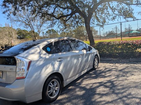 Used 2010 Toyota Prius Three image 2