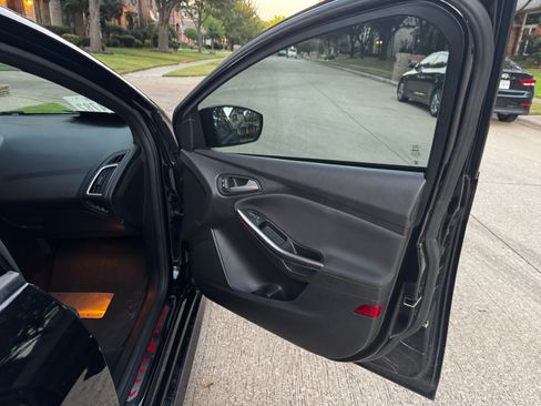 Used 2017 Ford Focus ST image 12