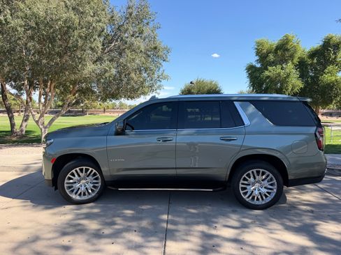 Used 2023 Chevrolet Tahoe LT w/ Luxury Package RWD image 2