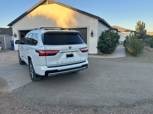 Used 2024 Toyota Sequoia Capstone AWD/4WD image 15