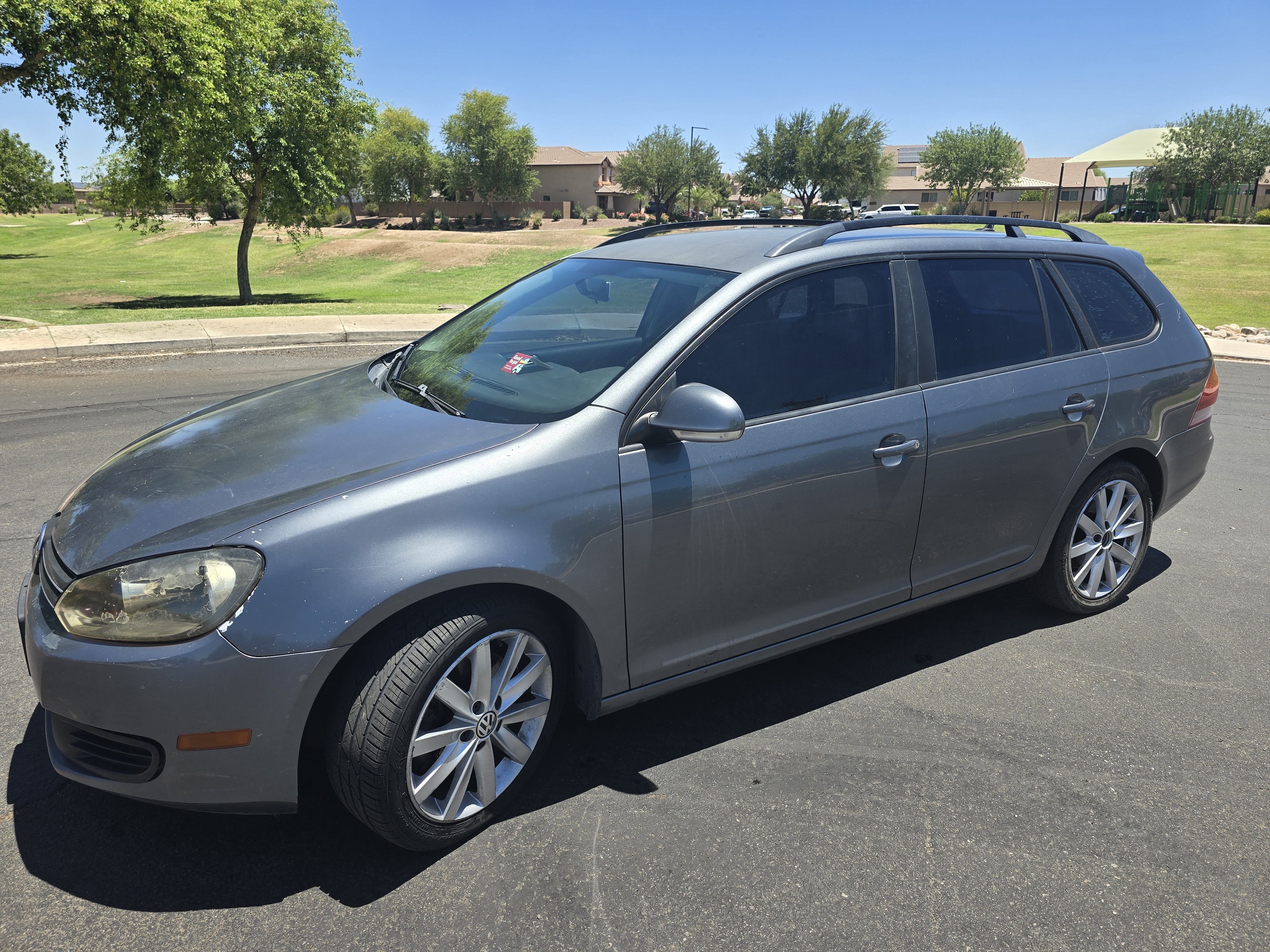 Used 2010 Volkswagen Jetta TDI FWD image 2