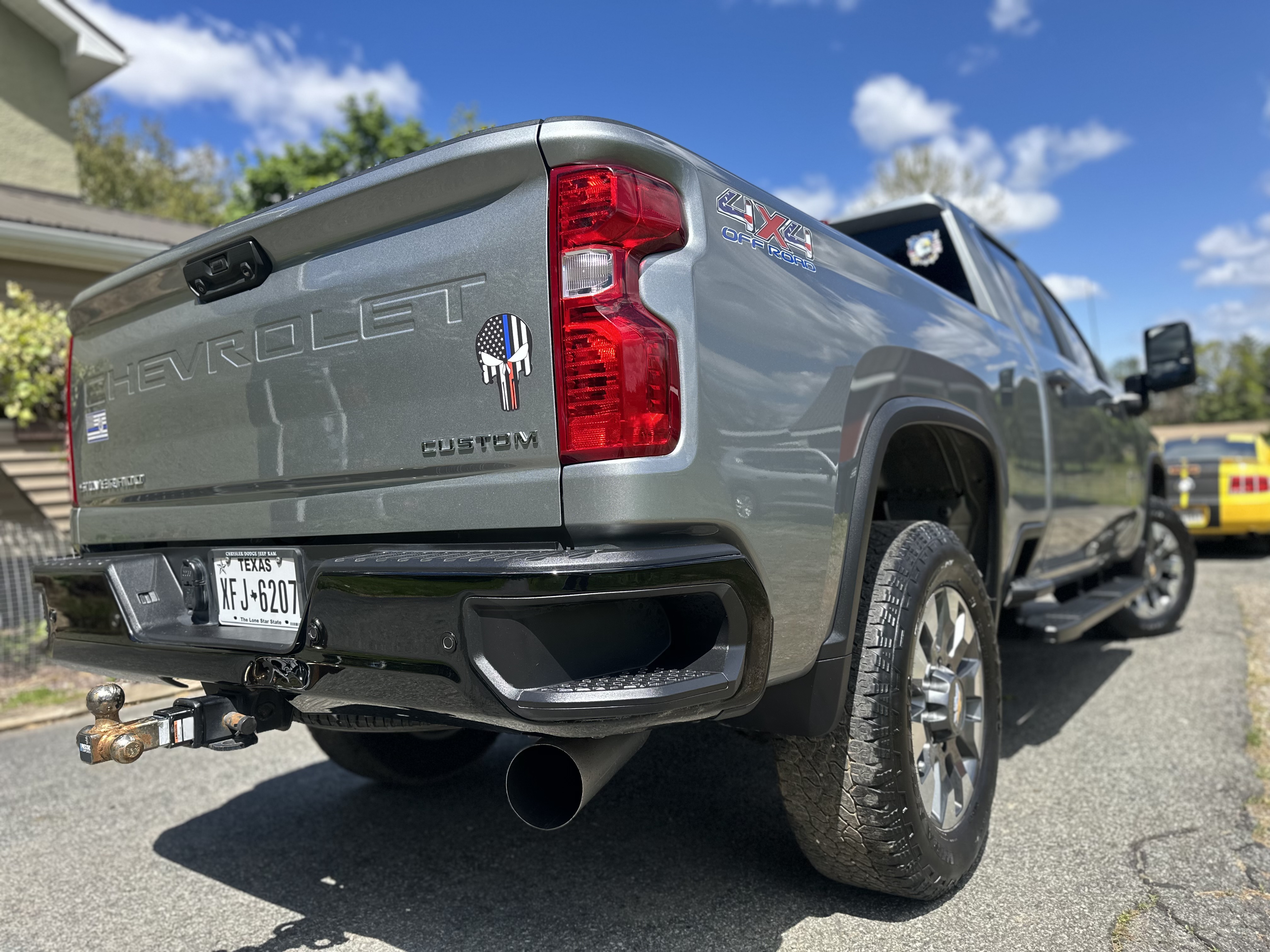Used 2025 Chevrolet Silverado 2500 Custom w/ Custom Value Package AWD/4WD image 2