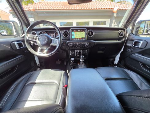 Used 2020 Jeep Wrangler Unlimited Sahara image 14