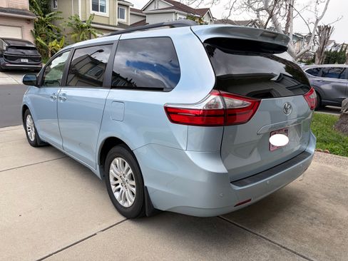 Used 2017 Toyota Sienna XLE w/ XLE Navigation Package image 1
