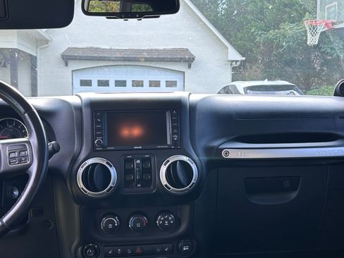 Used 2014 Jeep Wrangler Unlimited Sahara AWD/4WD image 12