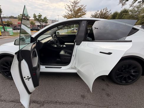 Used 2022 Tesla Model Y Long Range AWD/4WD image 12
