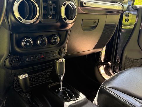 Used 2013 Jeep Wrangler Unlimited Sahara w/ Dual Top Group AWD/4WD image 17