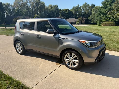 Used 2016 Kia Soul + w/ Primo Package FWD image 9
