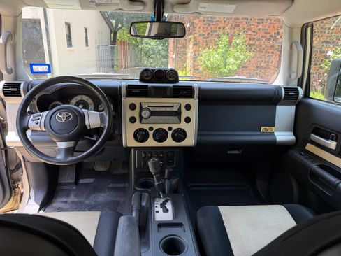 Used 2010 Toyota FJ Cruiser 4WD image 15