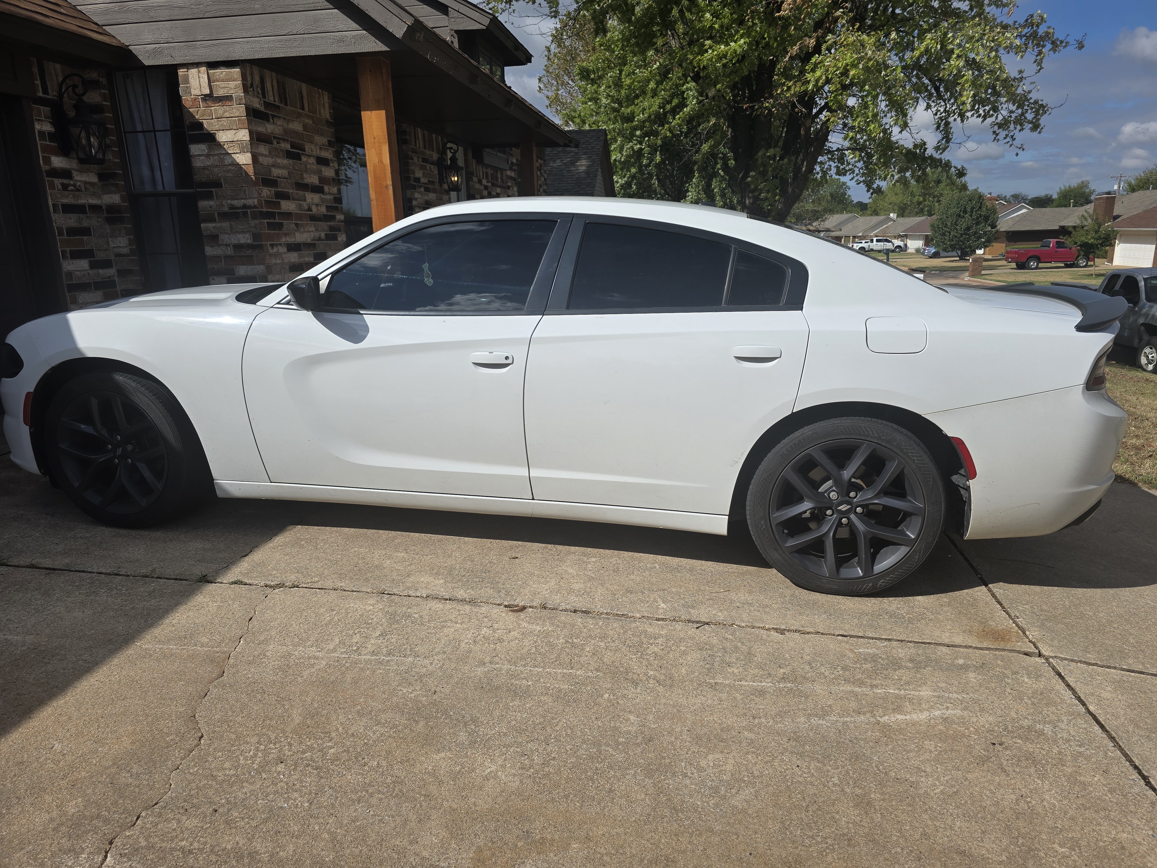 Used 2019 Dodge Charger SXT w/ Blacktop Package RWD image 5