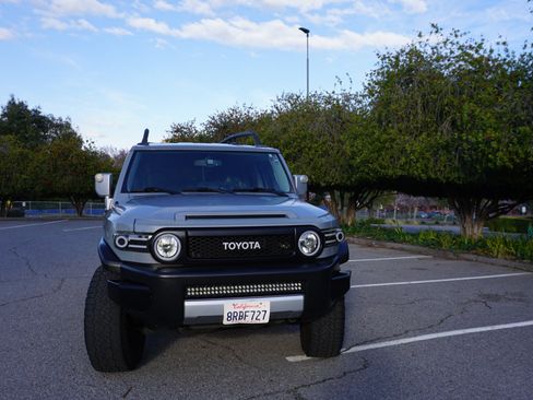 Used 2014 Toyota FJ Cruiser 4WD w/ Convenience Package image 18