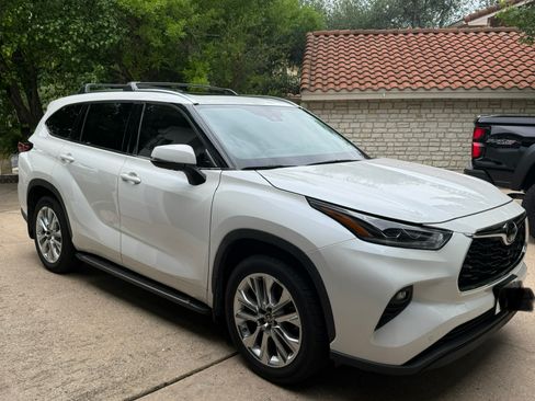 Used 2020 Toyota Highlander Limited AWD/4WD image 2