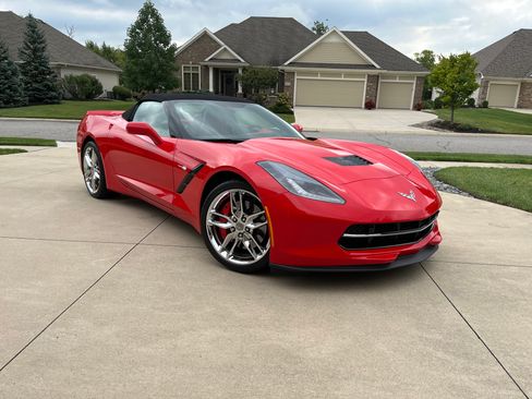 Used 2019 Chevrolet Corvette Stingray Convertible Z51 2LT RWD image 1