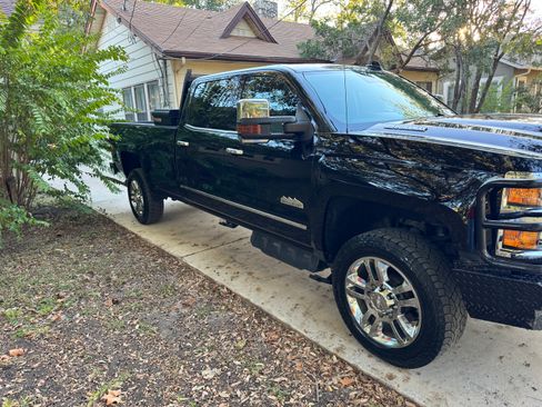 Used 2018 Chevrolet Silverado 2500 High Country w/ Duramax Plus Package image 4