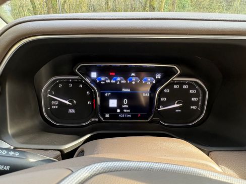 Used 2021 GMC Yukon Denali w/ Denali Premium Package image 13