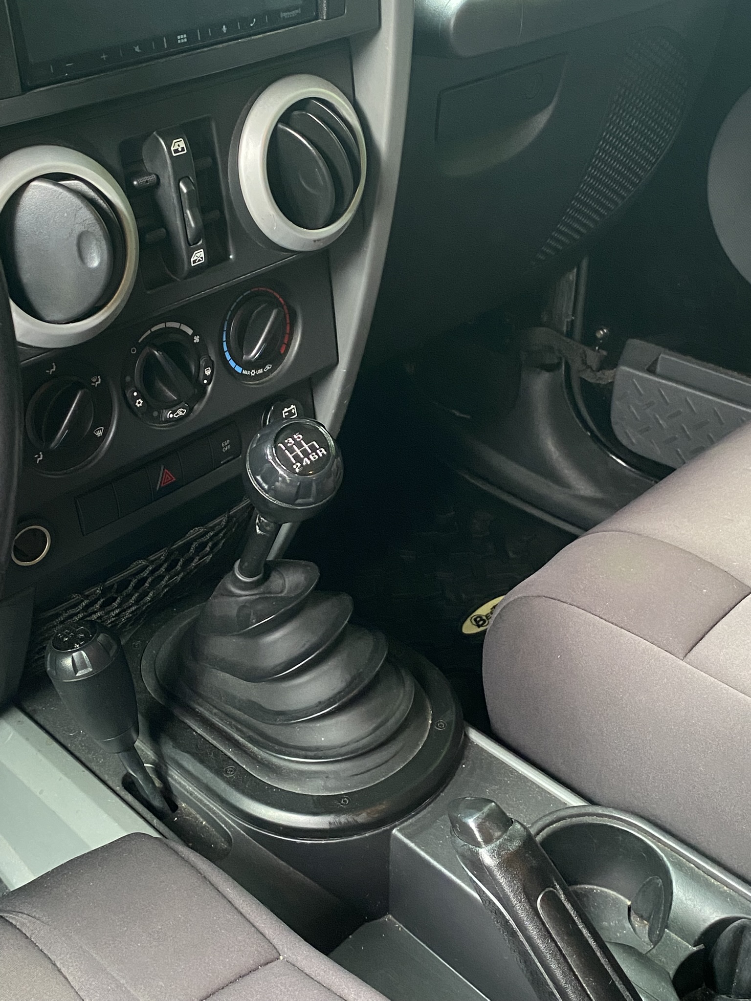 Used 2009 Jeep Wrangler Unlimited Sahara AWD/4WD image 6