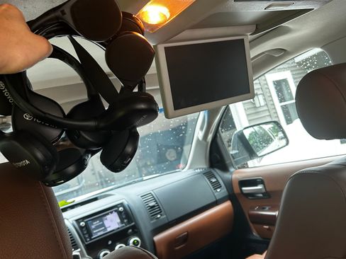 Used 2015 Toyota Sequoia Platinum AWD/4WD image 15