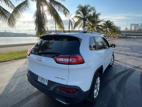 Used 2015 Jeep Cherokee Limited w/ Luxury Group image 5