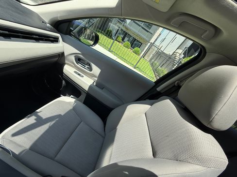 Used 2016 Honda HR-V EX image 17