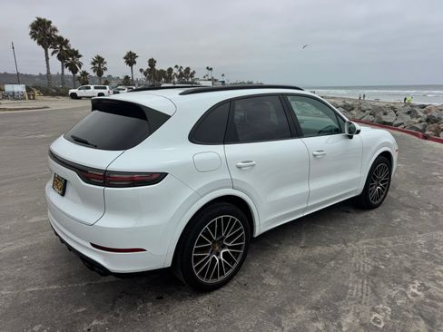 Used 2021 Porsche Cayenne AWD/4WD image 11