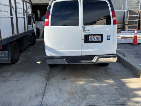 Used 2007 Chevrolet Express 2500 Extended w/ Power and Light Package image 2