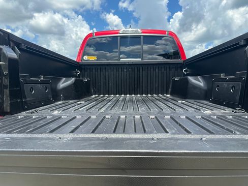 Used 2017 Toyota Tacoma SR5 w/ Tow Package RWD image 12