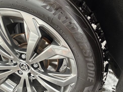 Used 2022 Toyota RAV4 XLE Premium image 25