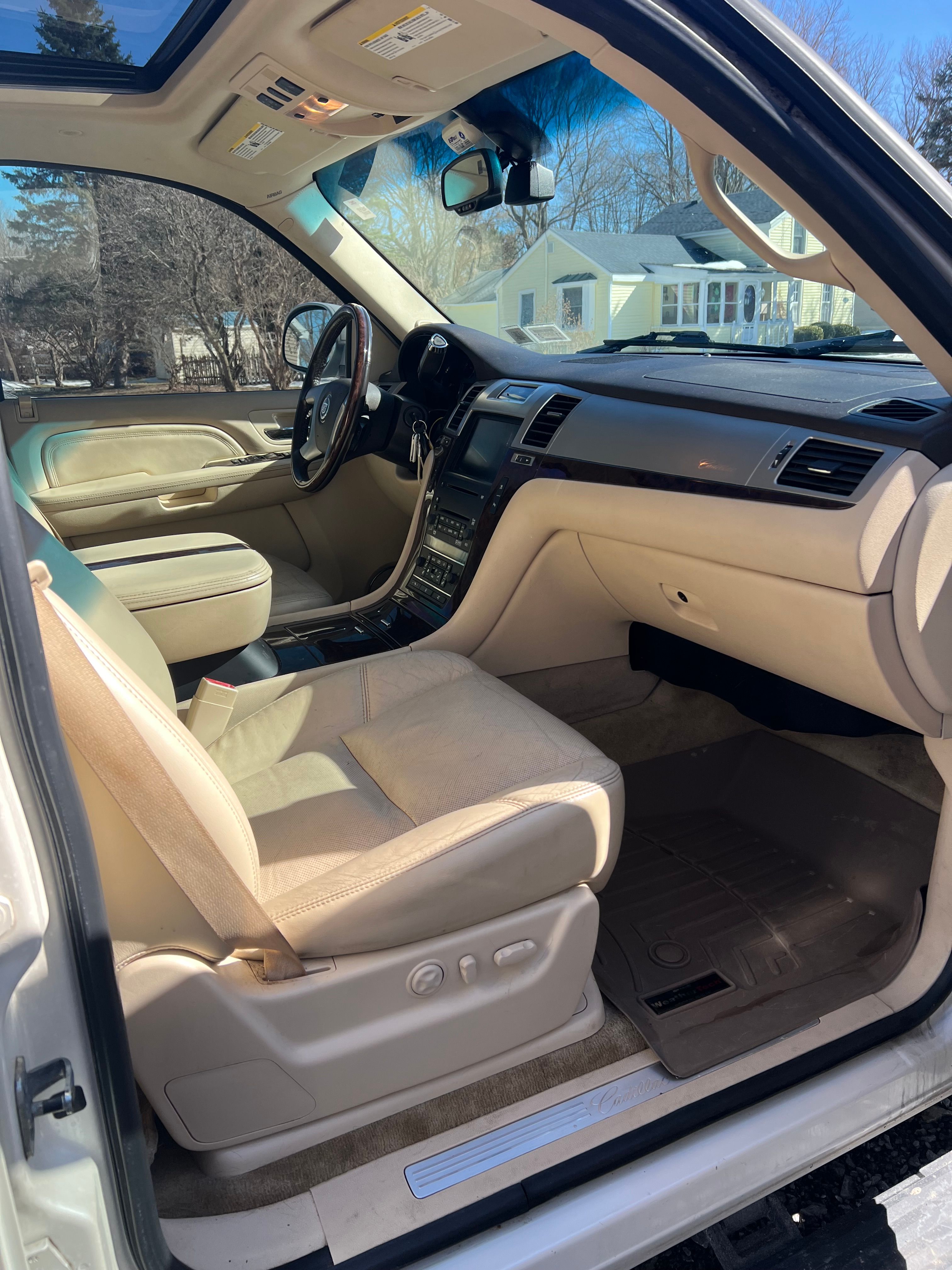 Used 2007 Cadillac Escalade AWD w/ Information Package image 6