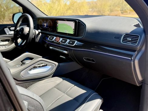 Used 2024 Mercedes-Benz GLS 580 4MATIC image 23