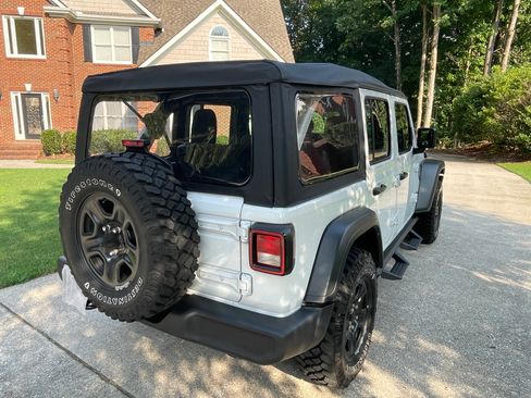 Used 2025 Jeep Wrangler Unlimited Sport AWD/4WD image 9