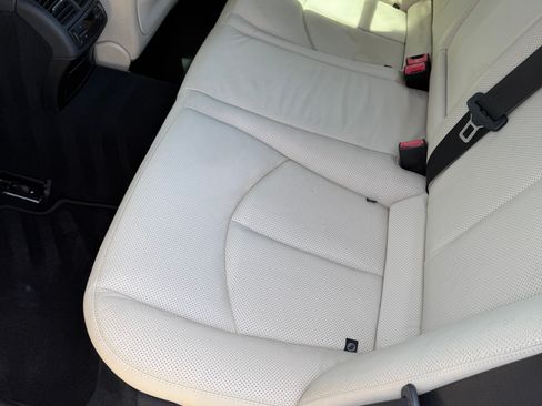 Used 2009 Mercedes-Benz E 550 Sedan image 18