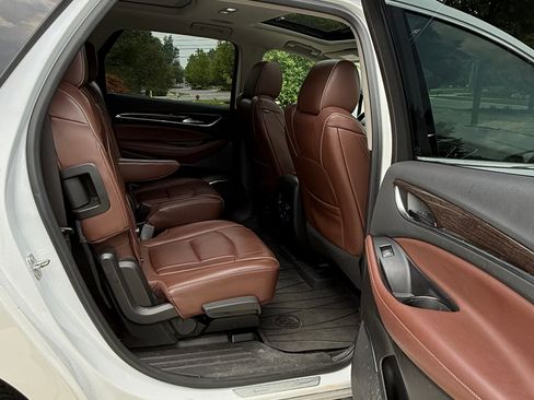 Used 2018 Buick Enclave Avenir w/ Avenir Technology Package AWD/4WD image 12