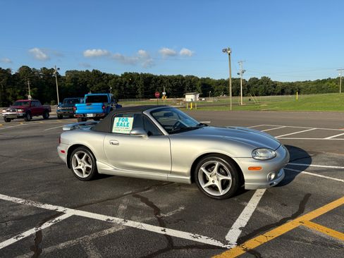 Used 2000 MAZDA MX-5 Miata RWD image 2